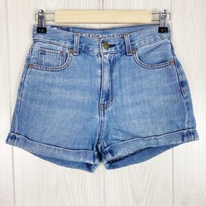 American Eagle | Medium Wash Cuffed Mom Jean Shorts Size 00